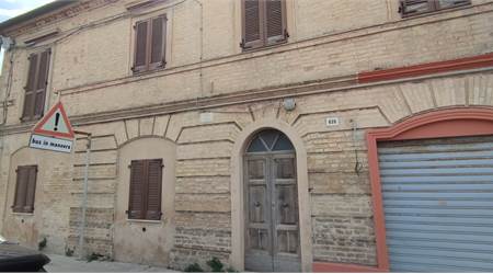 Palazzo / Palazzin for Sale in Falconara Marittima