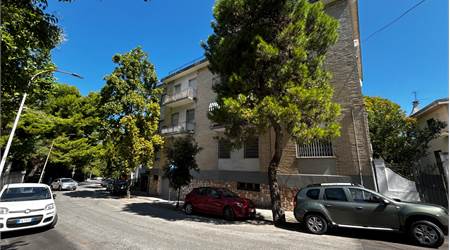 AMPIO APPARTAMENTO 3 CAMERE ZONA MEZZACOSTA
