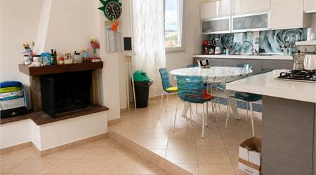 Castelferretti: Appartamento ultimo piano con terrazzo abitabile
