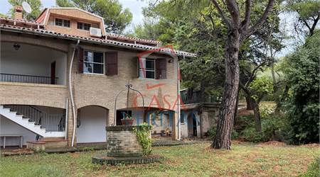 Farmhouse for Sale in Falconara Marittima